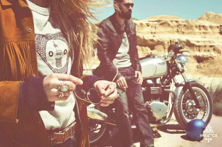 Couple, moto, desert